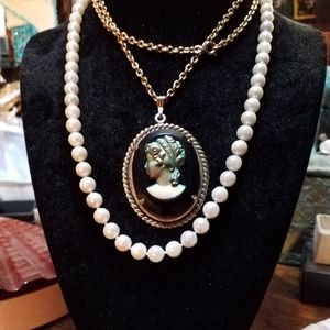 Vintage Large Art Glass Cameo Pendant Necklace